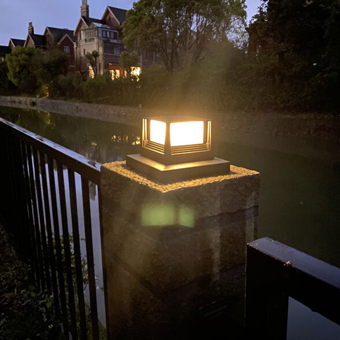 Cairn Solar Post Cap Light, Black White IP65 Waterproof Wireless Solar Fence Post Cap for 4x4 Deck Railing & Gate